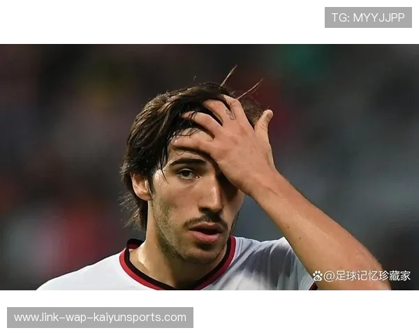 AC米兰托纳利远射洞穿网窝:一记穿透的瞬间与持久的训练 AC米兰托纳利远射洞穿网窝:一记穿透的瞬间与持久的训练