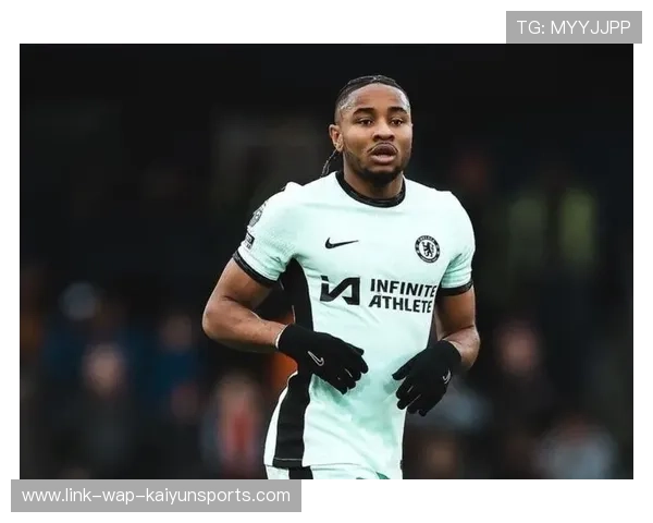 切尔西恩昆库头顶脚踢多次冲击后破门,展现超级球员的无敌姿态